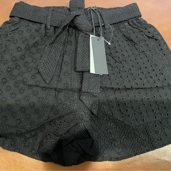 NWT! Blank NYC eyelet shorts Sz xsmall - Picture 3 of 4